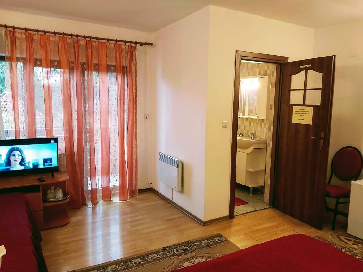 Pensiunea Agroturistica Piscul Soarelui Cîmpulung Exterior foto